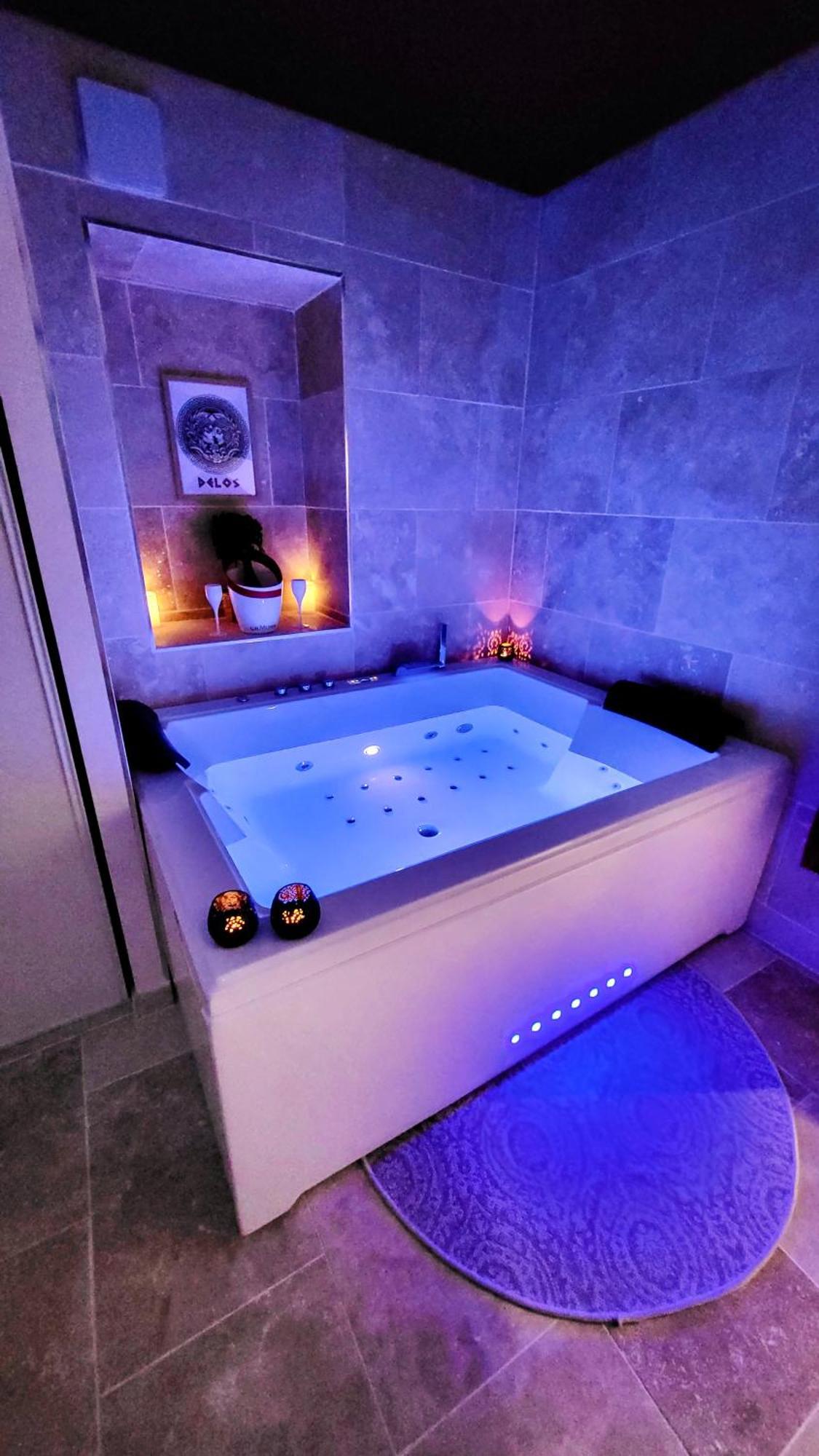 - La Suite Delos - Jacuzzi 2 Places - Centre Ville A Pied - Lit Queen Size - Parking Privee - Wifi - City Center Within Walking Distance - Quimper Extérieur photo