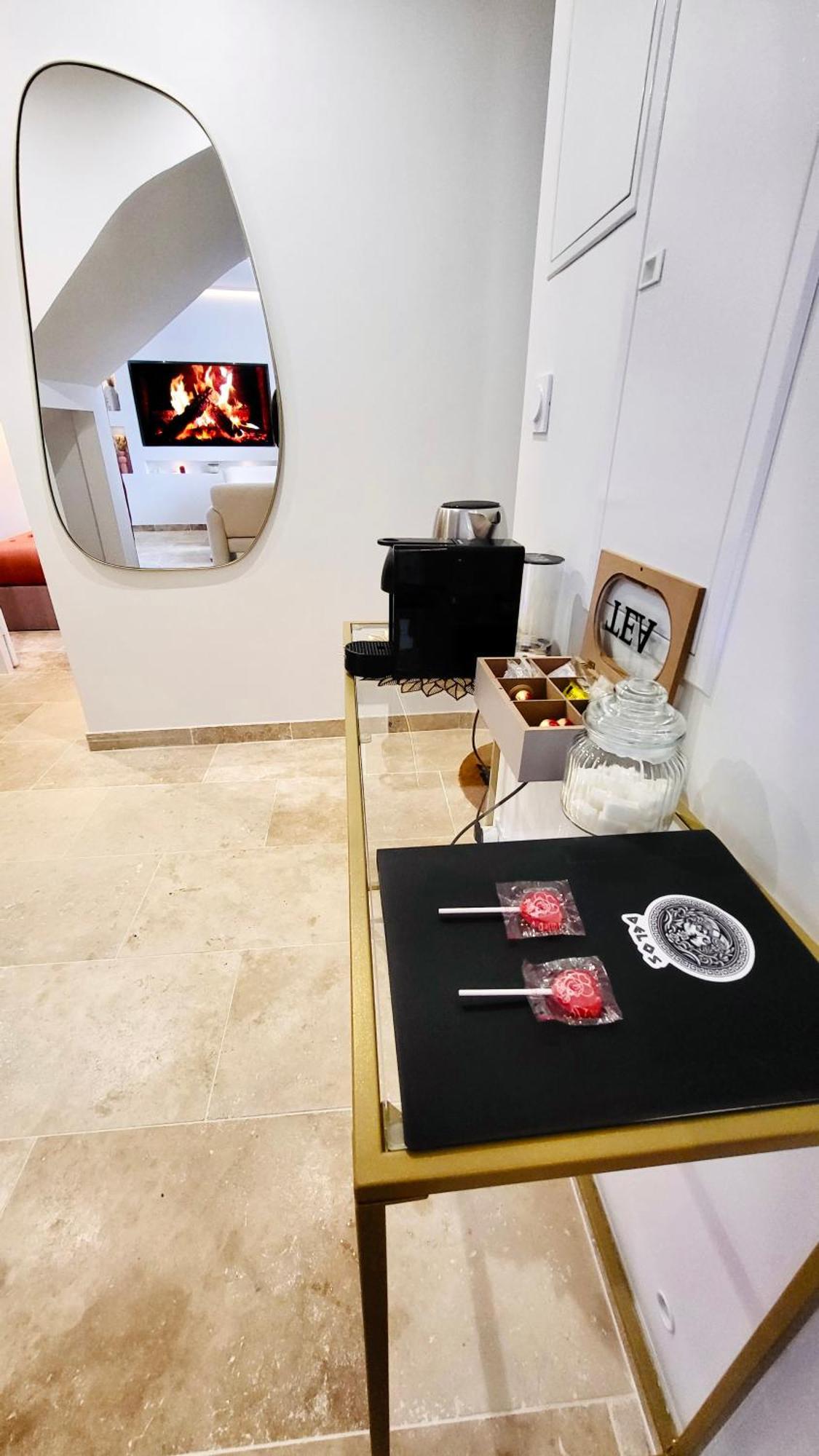 - La Suite Delos - Jacuzzi 2 Places - Centre Ville A Pied - Lit Queen Size - Parking Privee - Wifi - City Center Within Walking Distance - Quimper Extérieur photo