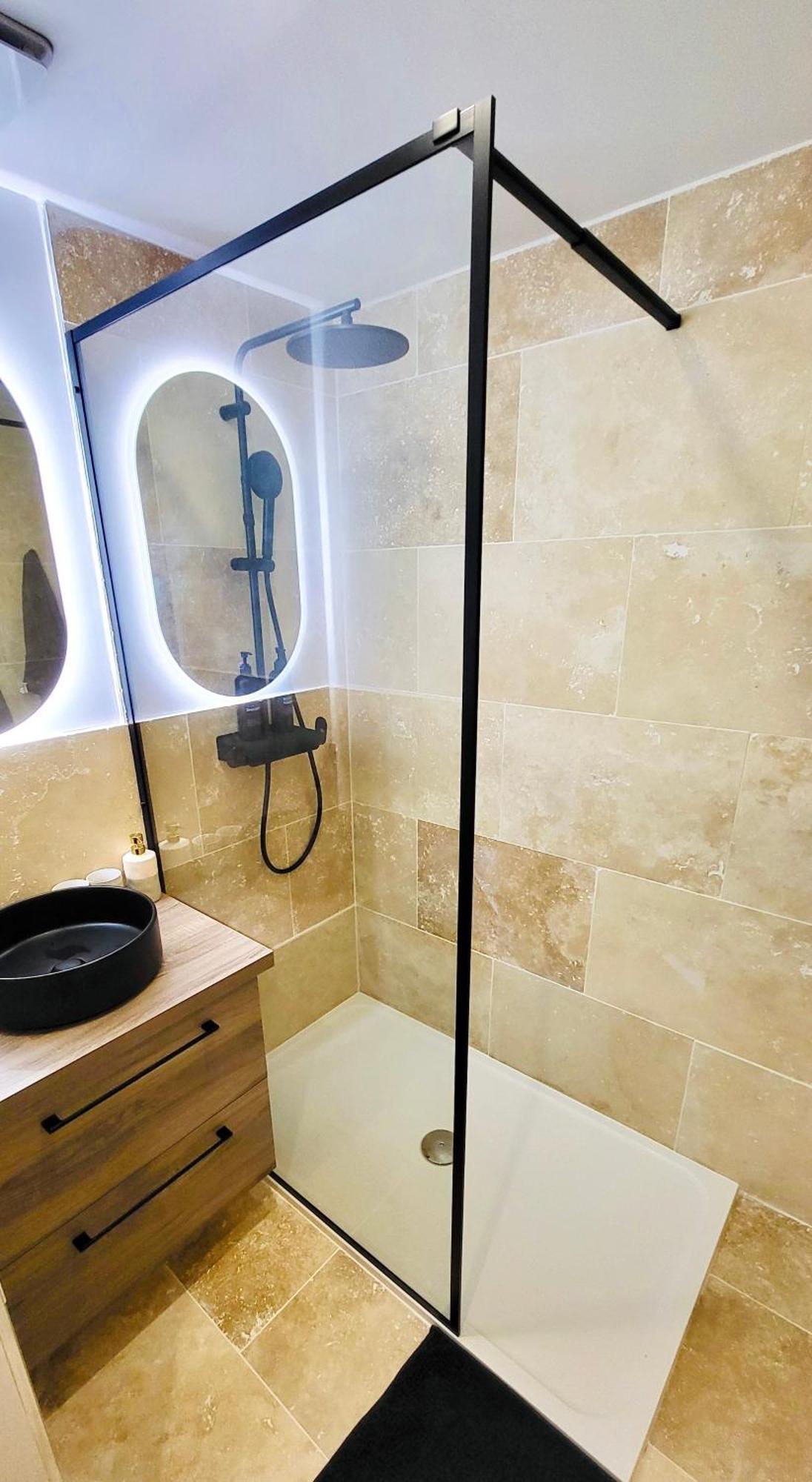 - La Suite Delos - Jacuzzi 2 Places - Centre Ville A Pied - Lit Queen Size - Parking Privee - Wifi - City Center Within Walking Distance - Quimper Extérieur photo