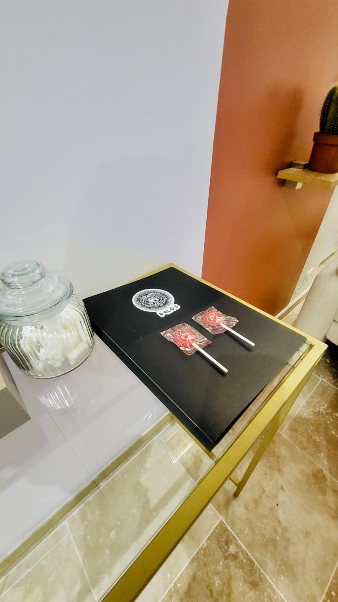 - La Suite Delos - Jacuzzi 2 Places - Centre Ville A Pied - Lit Queen Size - Parking Privee - Wifi - City Center Within Walking Distance - Quimper Extérieur photo