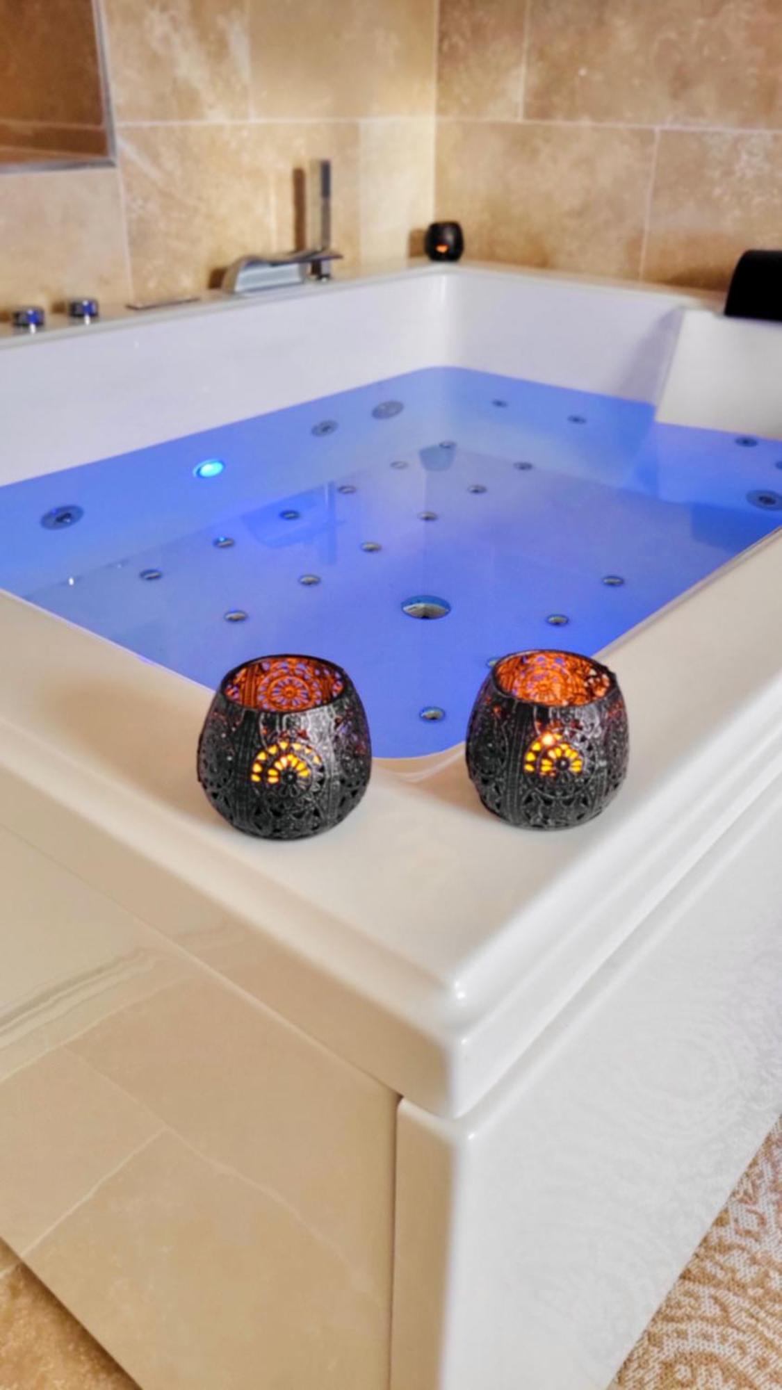 - La Suite Delos - Jacuzzi 2 Places - Centre Ville A Pied - Lit Queen Size - Parking Privee - Wifi - City Center Within Walking Distance - Quimper Extérieur photo