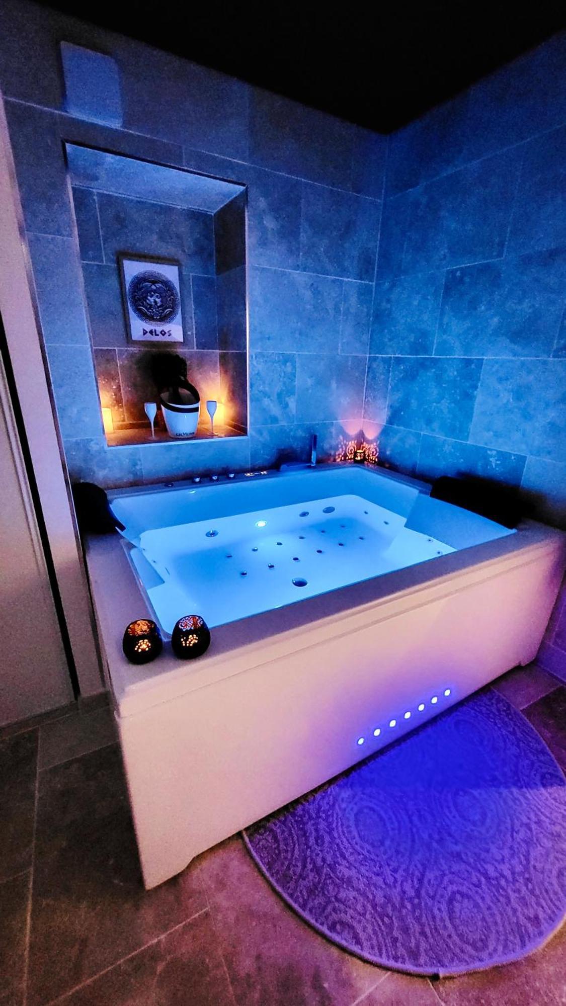 - La Suite Delos - Jacuzzi 2 Places - Centre Ville A Pied - Lit Queen Size - Parking Privee - Wifi - City Center Within Walking Distance - Quimper Extérieur photo